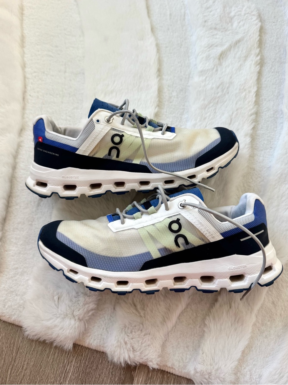 Men’s On Running Cloudvista in Frost Ink Size 9.5